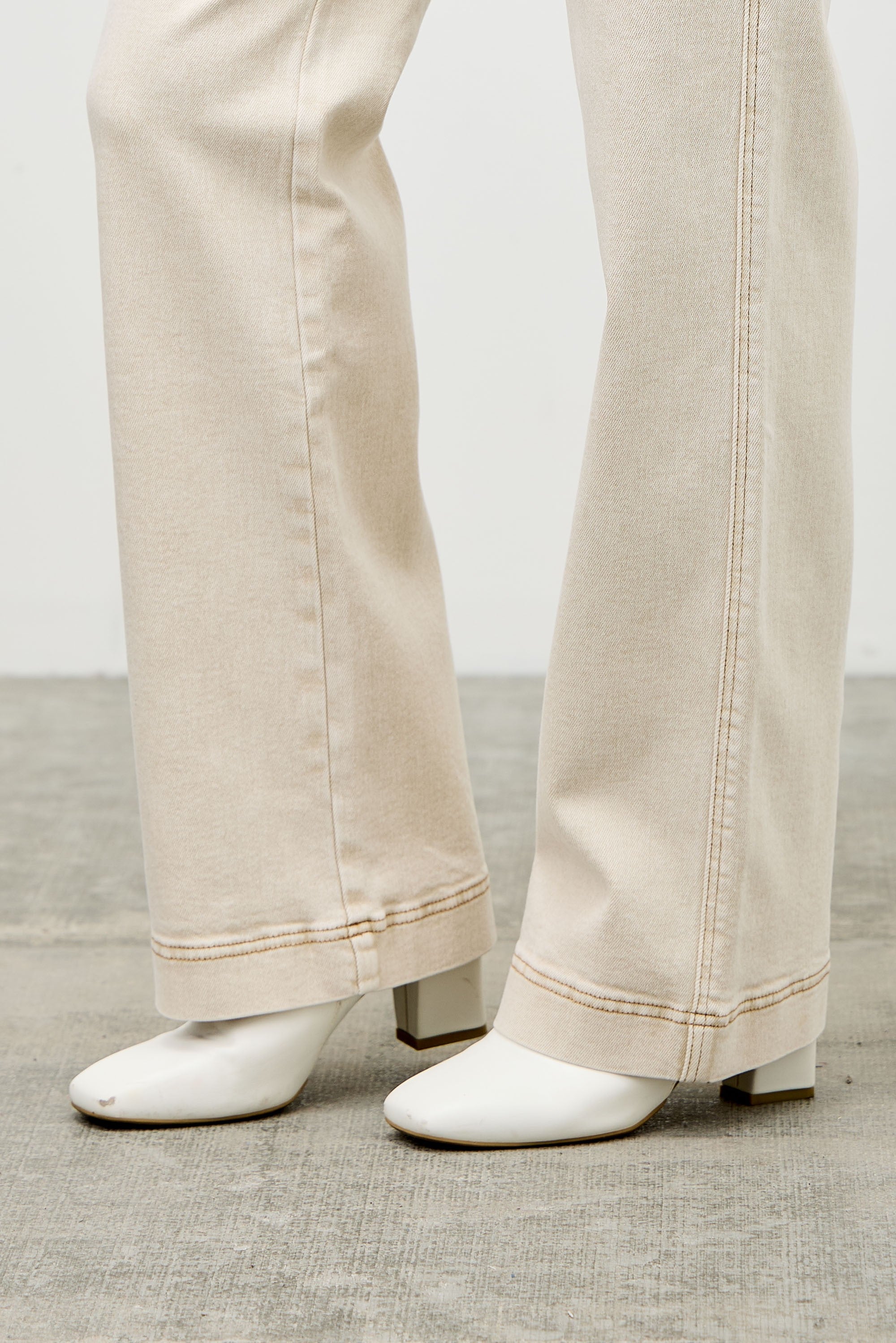 Saige - High Rise Slim Wide Straight in Light Beige