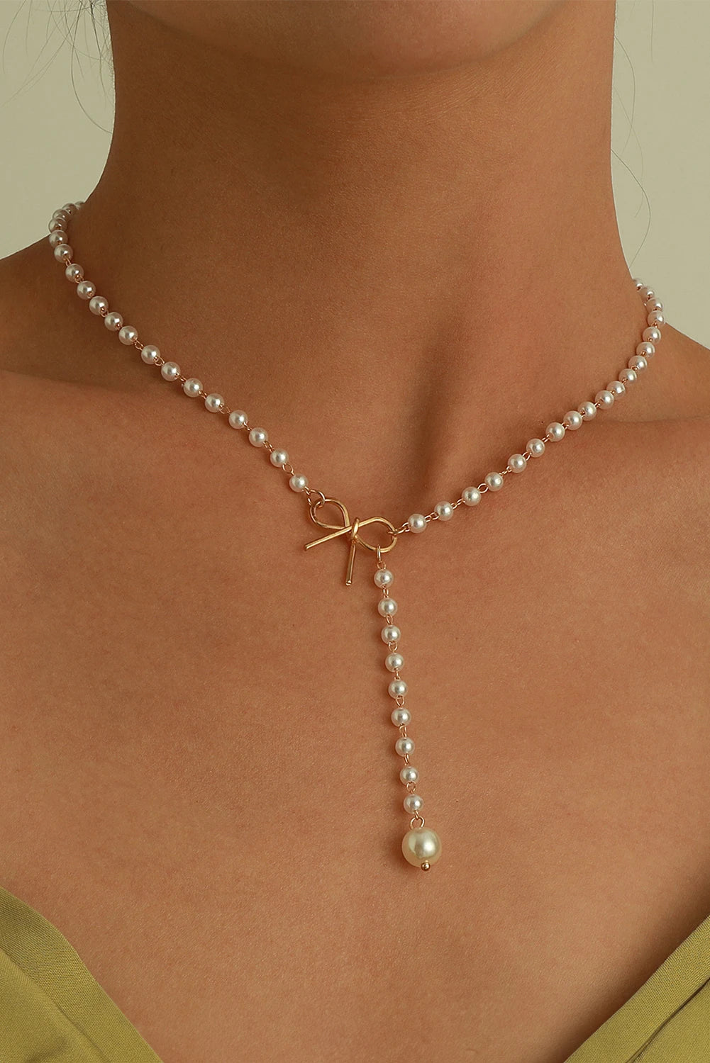 Bow Decor Pearl Chaining Necklace