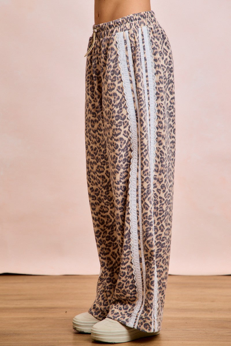 LEOPARD PRINTED FRENCH TERRY LACE CONTRAST SIDED SWEATPANT